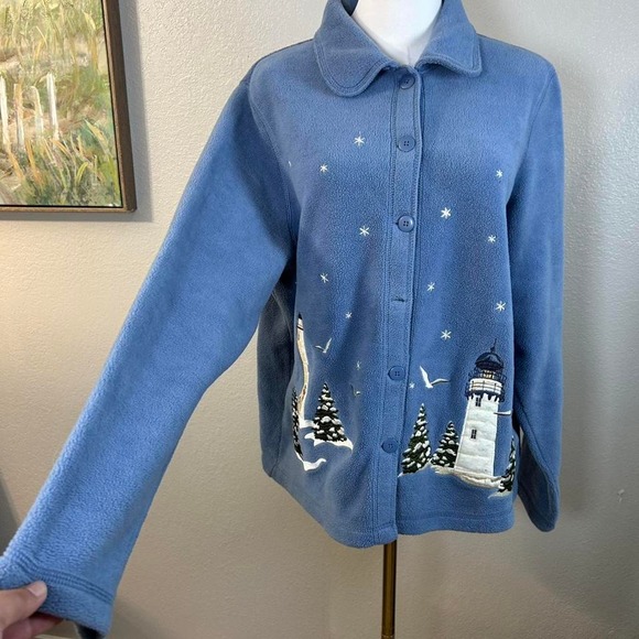 Coastal Lighthouse Winter Scene Embroidered Fleece Jacket Size L - Picture 2 of 7